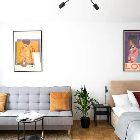 Oomph Center Well Designed With Balcony Apartamento