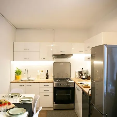 Oomph Center Well Designed With Balcony Apartamento
