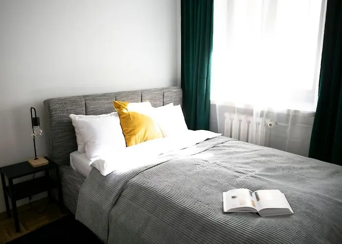 Apartment Oomph Center Well Designed With Balcony