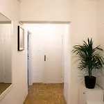 아파트 Oomph Center Well Designed With Balcony 바르샤바