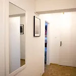 Oomph Center Well Designed With Balcony * وارسو