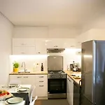 Oomph Center Well Designed With Balcony شقة